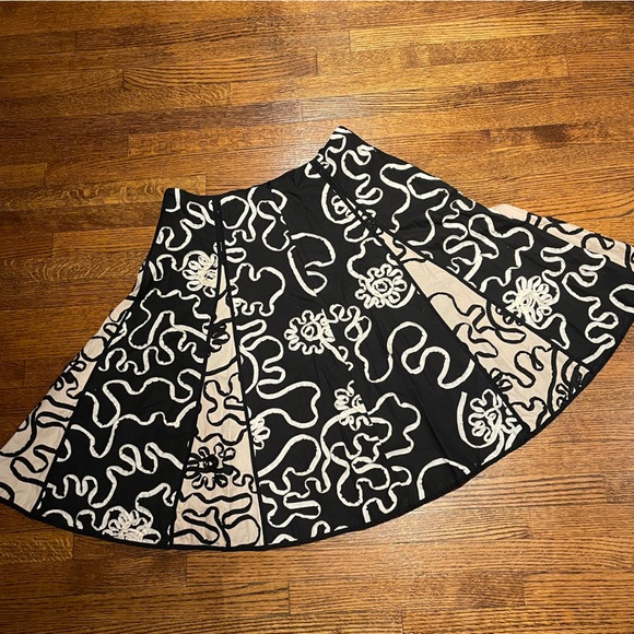 Vintage embroidered black and off-white mid length skirt - size XS - Picture 3 of 8